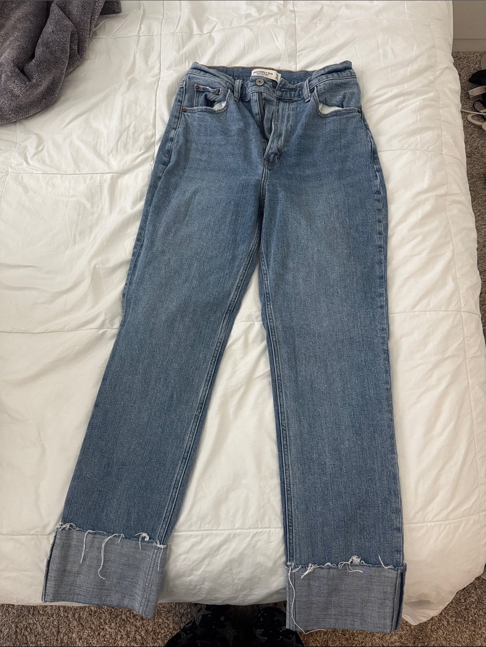 CURVE LOVE Abercrombie & Fitch Medium Wash Straight Leg Jeans